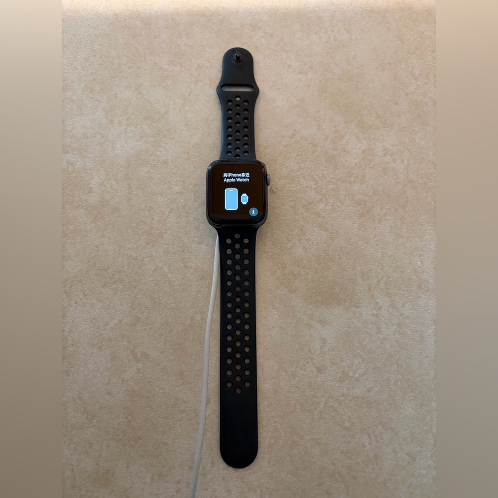 Apple Watch Series 5 with GPS - Black 44 mm